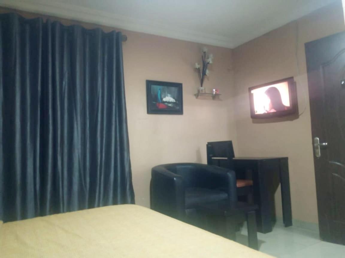Staycation Suites And Apartment Lagos Dış mekan fotoğraf