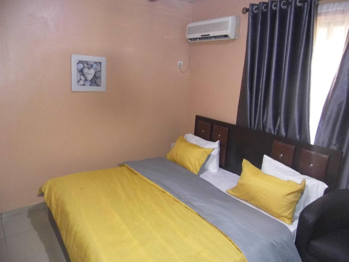 Staycation Suites And Apartment Lagos Dış mekan fotoğraf
